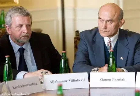 Зянон Пазняк з недаверам паставіўся і да праеўрапейскай апазіцыі 2000-х і яе лідара Аляксандра Мілінкевіча