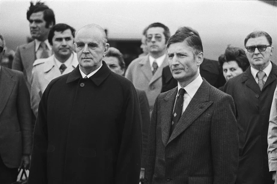 Караманліс (злева) у час другога прэм'ерства. Фота: Wikimedia Commons 