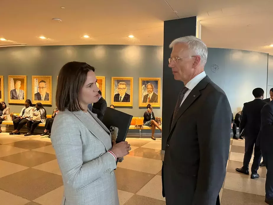 Сустрэча беларускай лідаркі Святланы Ціханоўскай з міністрам замежных справаў Латвіі Крыш’янісам Карыньшам на палях ААН. Фота: сайт Святланы Ціханоўскай.