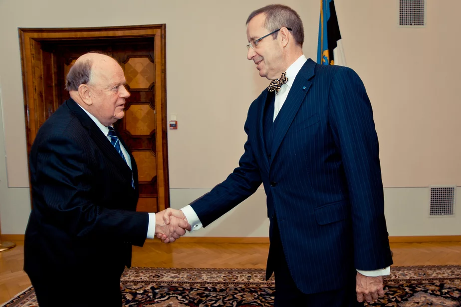 Станіслаў Шушкевіч і прэзідэнт Эстоніі Тоамас Ільвес у 2011 годзе. Фота: Wikimedia Commons 