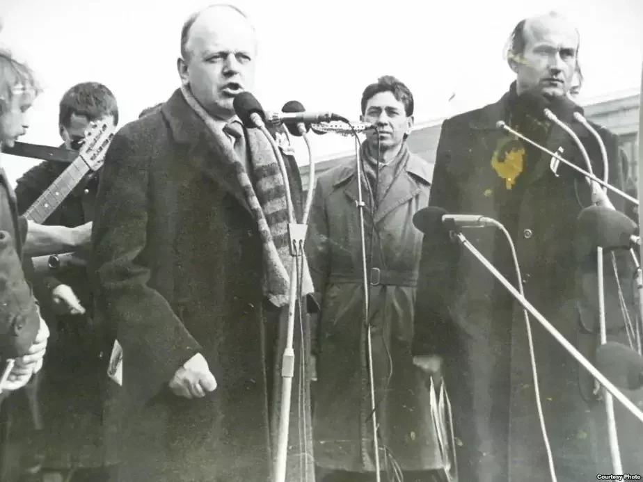 Пазняк не пайшоў на стварэнне кааліцыі нават з выключна блізкім па поглядах Станіславам Шушкевічам, з якім разыходзіўся толькі ў тактыцы. Фота з архіва «Нашай Нівы»